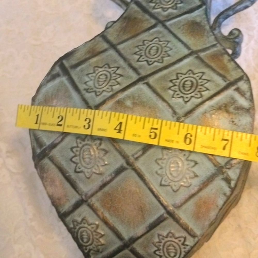 ⚜️ Decorative Metal Footed Vase - Picture 13 of 13